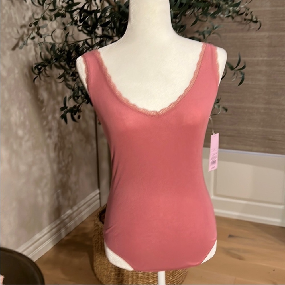 Wild sable Rose Lace Detail V-neck Bodysuit